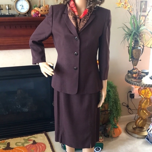 Brand New Le Suit Brown 2-pc Skirt Suit with Scarf - Picture 1 of 16